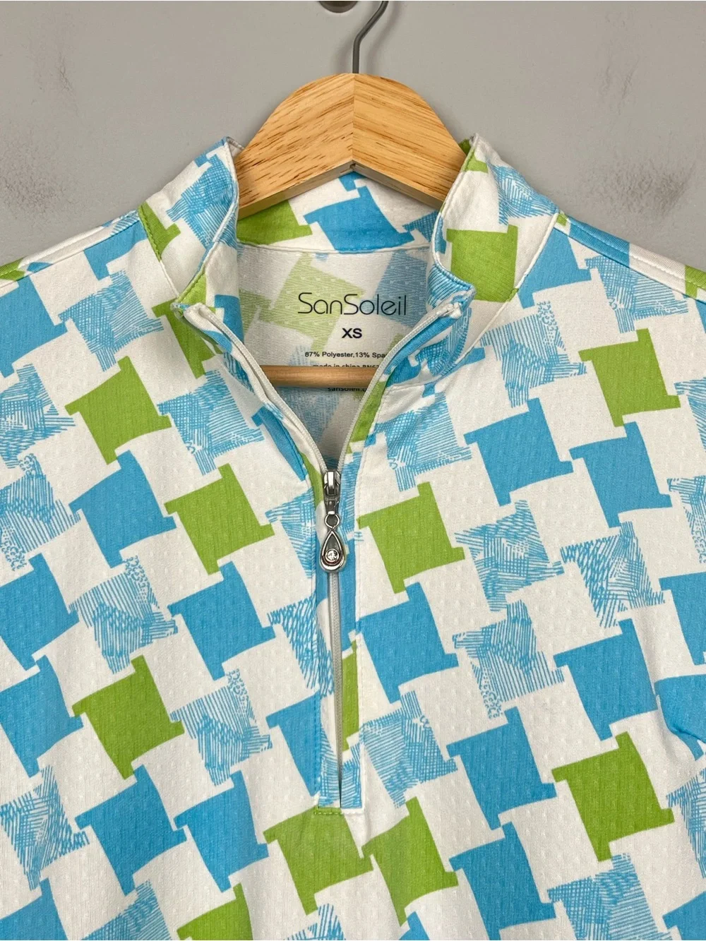 San Soleil geometric houndstooth 1/4 zip UPF 50 sun shirt, size XS.